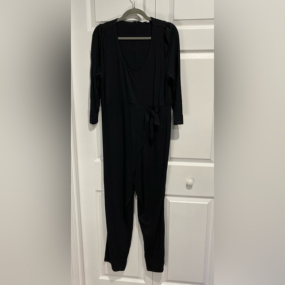 Woman’s maternity romper/jumpsuit - Picture 2 of 7